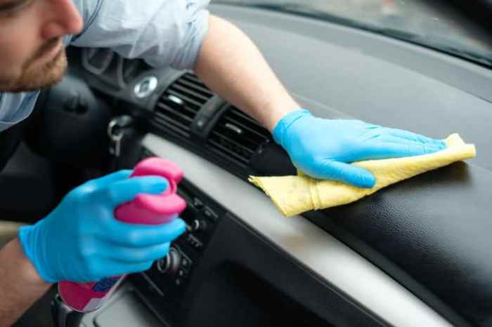 Car minute cleaning touch routine Car minute cleaning touch routine