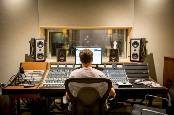 How to Record Music at Home: 10 Tips for Home Recording
